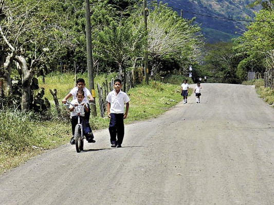 Padres y docentes se resisten al cambio en sistema escolar