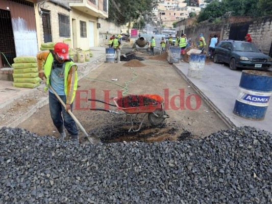 En reparación varios tramos de las calles de barrio El Bosque en la capital de Honduras