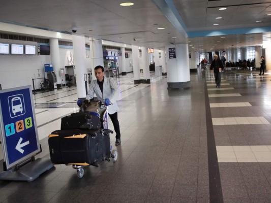 FOTOS: Aeropuertos vacíos en EEUU para evitar contagios de coronavirus