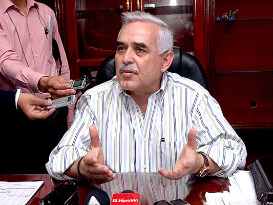 Renuncia ministro de Salud Arturo Bendaña