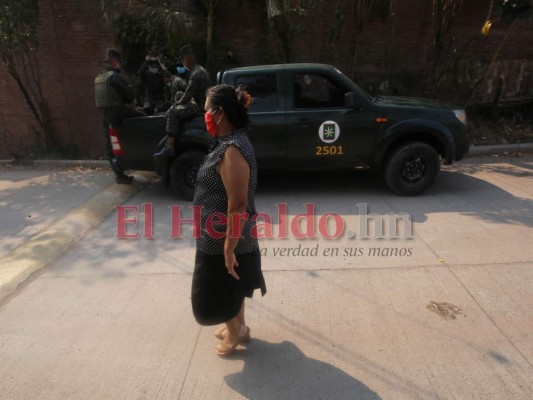 Las imágenes de la entrega de la 'bolsa solidaria' en la capital