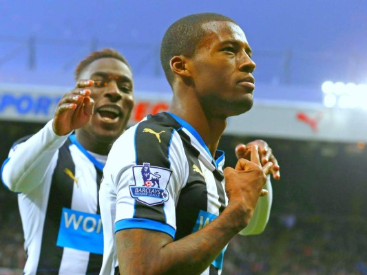 Newcastle golea al Norwich (6-2) con cuatro tantos del holandés Wijnaldum