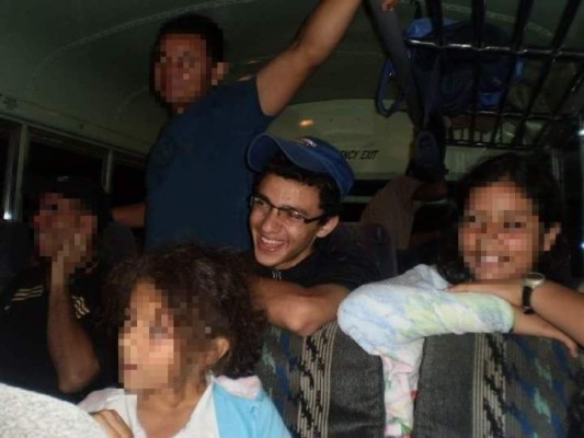 FOTOS: Así de alegre y servicial era Jonathan, el joven que perdió la vida a manos de un frío ladrón