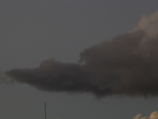 Formaciones naturales que flotan en el cielo