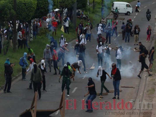 FOTOS: Así fue el violento enfrentamiento en el bulevar de las Fuerzas Armadas