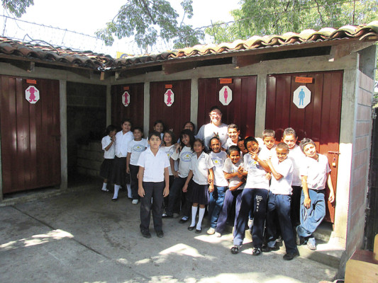 Inauguran mejoras de centro educativo