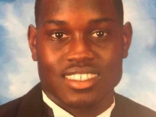 Indignación por crimen de Ahmaud Arbery, acribillado mientras corría en EEUU