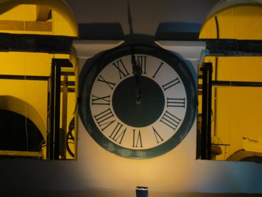 Cinco iglesias, el Museo de Arqueología, la Caxa Real, el Museo Histórico y Cívico y la Casa de la Cultura son algunos de los monumentos coloniales que posee la excapital Comayagua