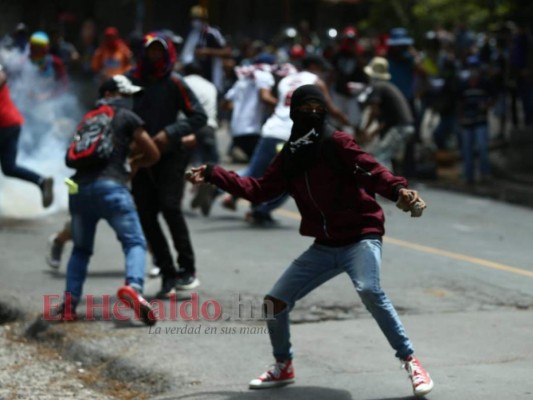 FOTOS: Violento enfrentamiento en El Hatillo por proyecto en La Tigra
