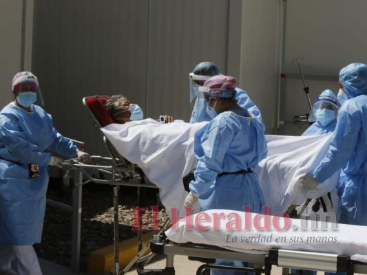 FOTOS: Trasladan primeros pacientes al hospital móvil de Tegucigalpa