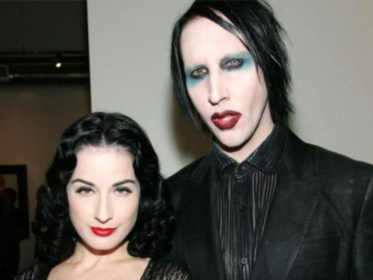 Exesposa de Marilyn Manson lo defiende de acusaciones de abuso