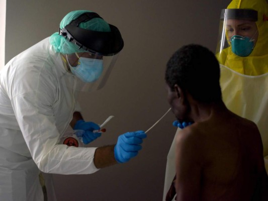 FOTOS: La pandemia deja muertos, penurias y desconfianza en el mundo