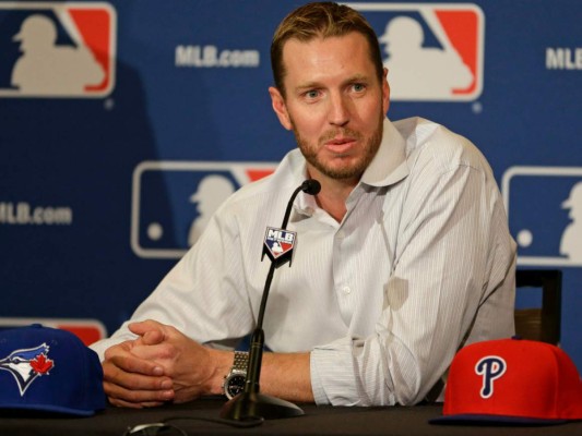 Entre los logros memorables de Halladay figura haber lanzado un juego sin hit en los playoffs con los Filis de Filadelfia. Consiguió también un juego perfecto. (Foto: AP)