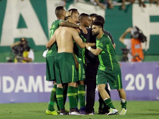 ¡Campeón celestial! Conmebol declarará ganador de la Sudamericana 2016 al Chapecoense de Brasil