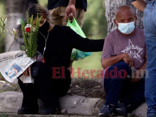 La triste escena de luto que deja el covid-19 en Honduras al rebasar las 5,000 muertes (FOTOS)