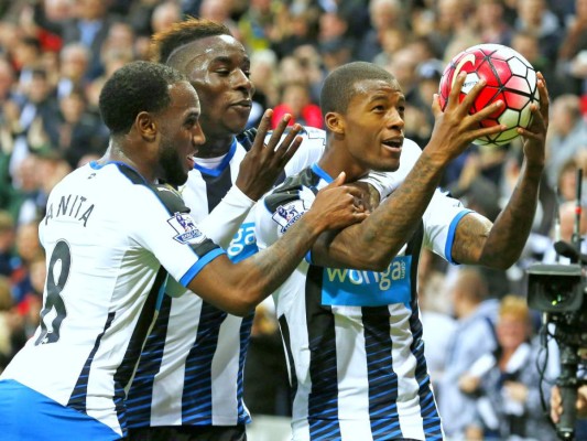 Newcastle golea al Norwich (6-2) con cuatro tantos del holandés Wijnaldum