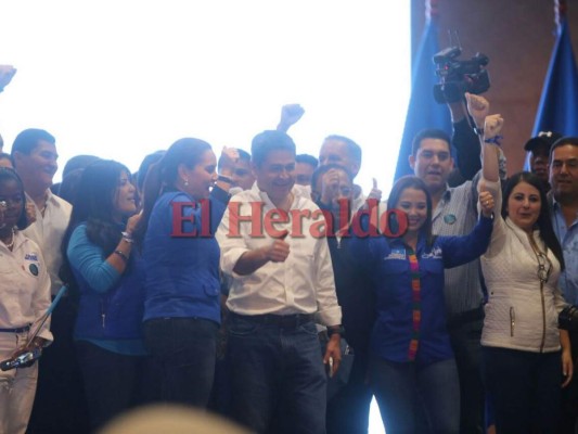 FOTOS: Juan Orlando Hernández celebró su victoria como presidente Honduras
