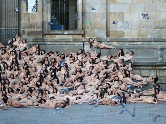 Más de seis mil colombianos se desnudan para Spencer Tunick