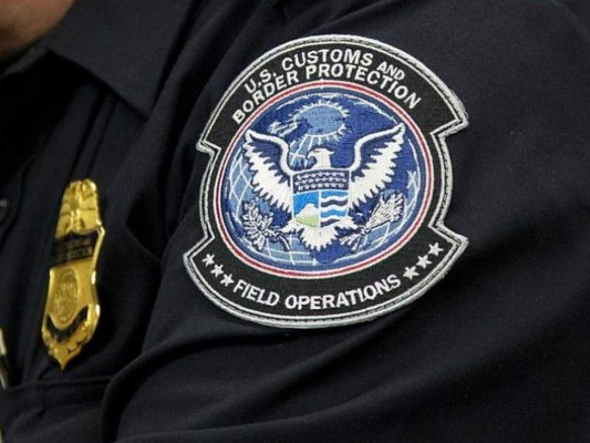 Ex agente fronteriza admite que ayudó ilegalmente a mexicana&nbsp; &nbsp;&nbsp;