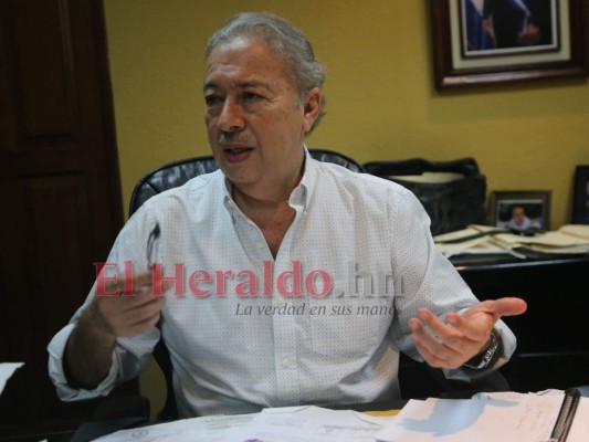 Director: Tractores no son del INA, nadie los quiere, ¿a quién se los entrego?&nbsp;&nbsp;