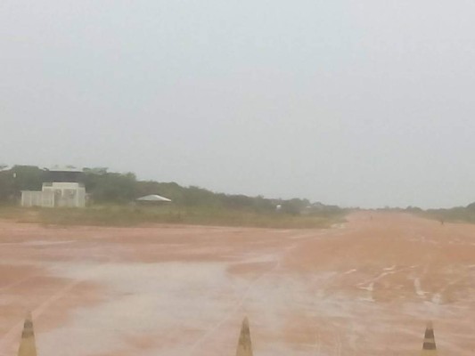 Rescatan a unas 84 personas de embarcación que naufragó en La Mosquitia