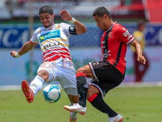 Roger Rojas regresa con tripleta en goleada de Alajuelense al Herediano de Jaime de la Pava
