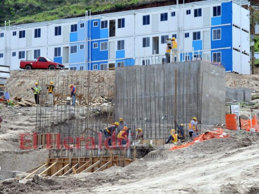 Casas contenedores para damnificados, un proyecto lento, opaco y polémico (FOTOS)