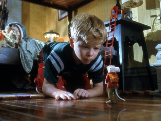 El radical cambio del niño de la película Stuart Little