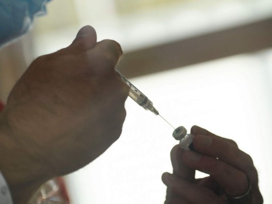 OMS distribuirá primeras vacunas a países pobres en primer trimestre de 2021