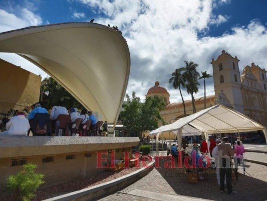 Salud realiza brigadas médicas contra el covid-19 en el Parque Central de Tegucigalpa