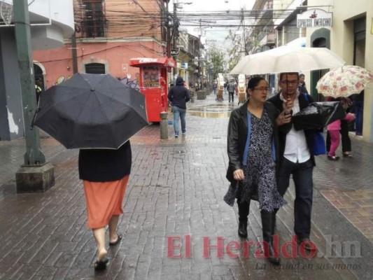 Masa de aire frío dejará lluvias en la mayor parte del país este martes