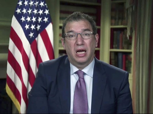 Funcionario de la Casa Blanca exhorta a jóvenes a vacunarse