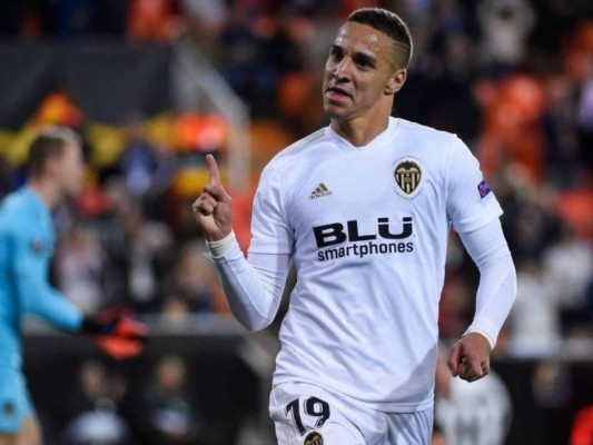 El delantero Rodrigo deja el Valencia y ficha por el Leeds de Bielsa