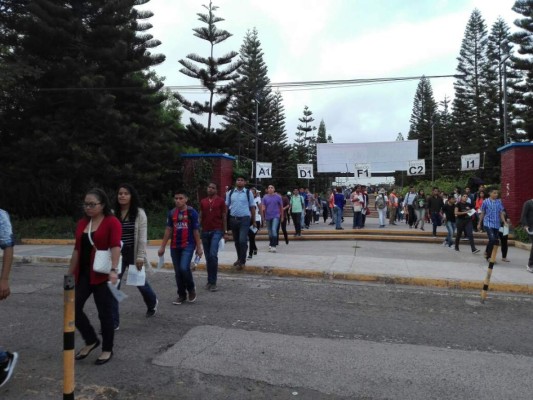 UNAH aplica examen de admisión a más de 12 mil aspirantes