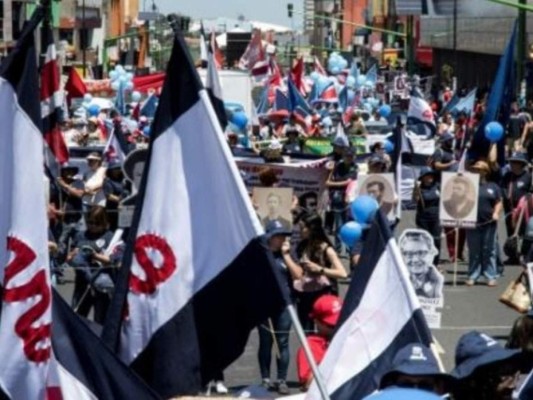 Trabajadores costarricenses marchan contra proyecto de ley laboral