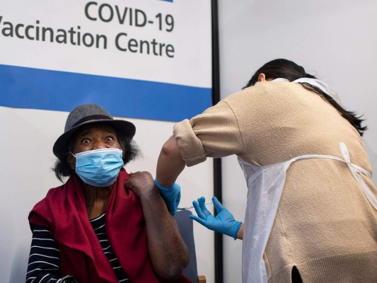 Cómo es el proceso de vacunación contra el covid-19 y qué esperar  