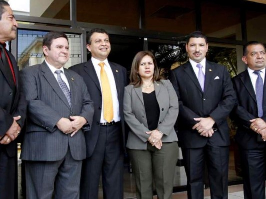 Corte ampara a los exconcejales y envía el expediente al TSC