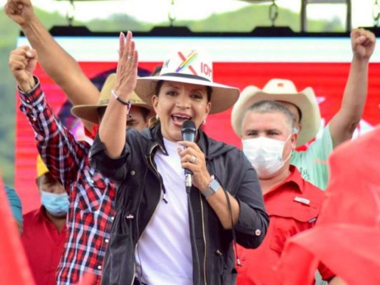 'Mel' Zelaya reconoce que Xiomara Castro no declara al fisco