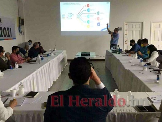 A reunión urgente el CNE y el RNP por tema de entrega de tarjetas de identidad