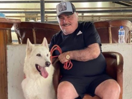 'Dejen de preocuparse', dice Vicente Fernández tras ser hospitalizado