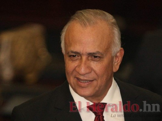 Mauricio Oliva cede a presiones y convoca a reuniones en el Congreso para revisar nuevo Código Penal