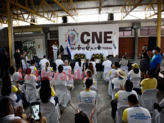 Algarabía en entrega de planillas del PAC y Partido Alianza Patriótica (Fotos)