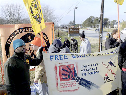 Comparece soldado acusado de filtrar datos a WikiLeaks