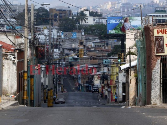 Una capital que deprime: Humo de incendios, racionamientos de agua y confinamiento