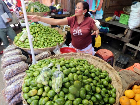 Deliciosas frutas inundan las calles capitalinas