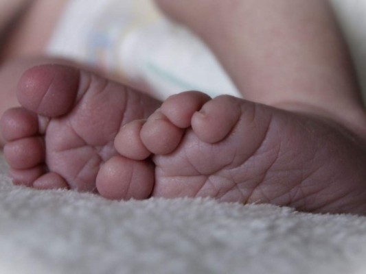 Bebé muere electrocutado tras morder cable de celular conectado a la energía eléctrica&nbsp;&nbsp;