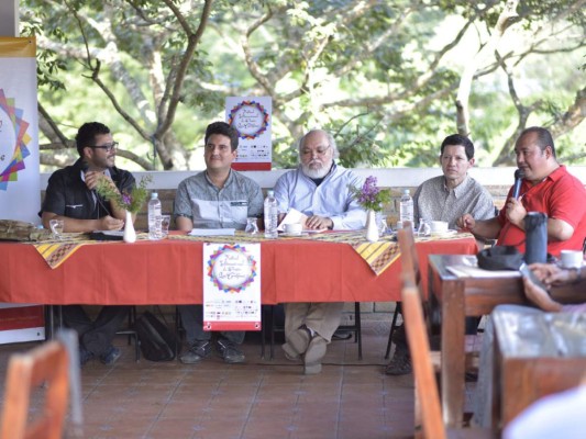 Grandes poetas hondureños: Fabricio Estrada, Dennis Ávila y León Leiva Gallardo.