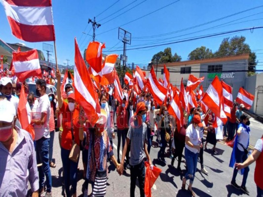 Liberales marchan para que el Consejo Nacional Electoral cuente voto por voto (Fotos)