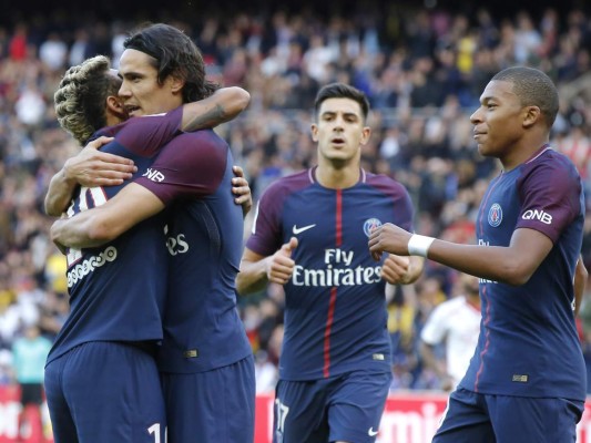 Delantero uruguayo Cavani firma la paz con Neymar en el PSG: 'Ya está todo tranquilo'