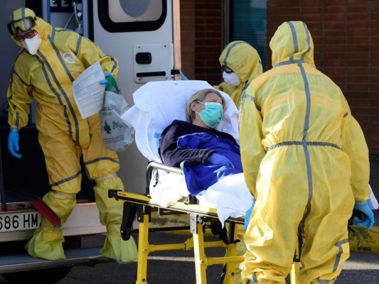 España reporta 769 muertos por coronavirus en un día y ya suma 4,858